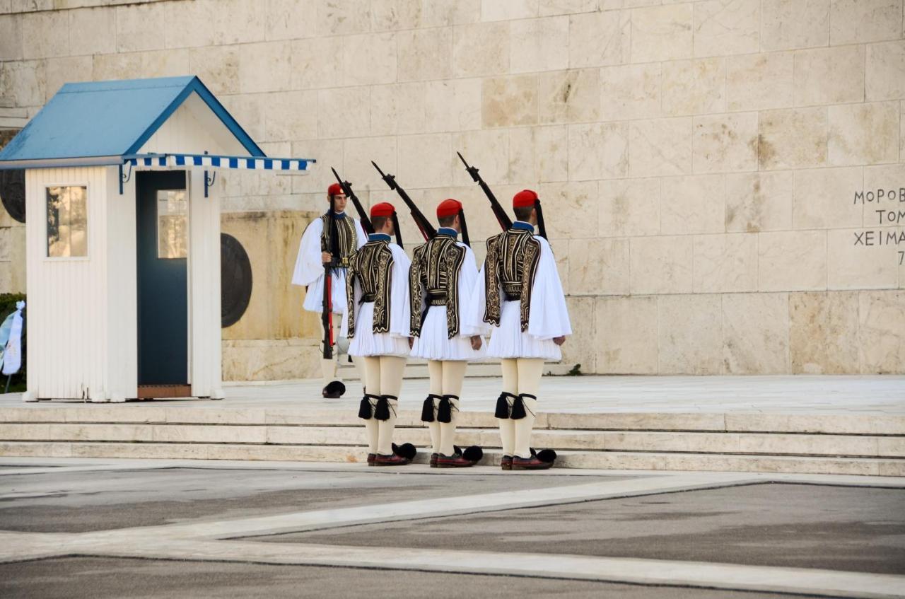 Athens Central Studio In Front Of Syntagma Metro Kültér fotó